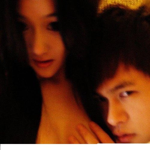 Ron Ng Continues to Protect Viann Zhang Despite Intimate Photos With  Ex-Boyfriend – JayneStars.com