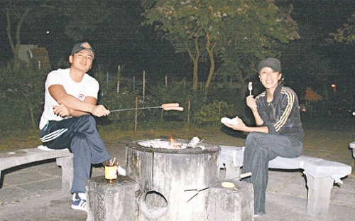 Tavia Yeung and Him Law Caught on BBQ Date thumbnail
