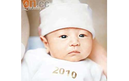 Meet Cecilia Cheung’s Second Baby, Quintus! thumbnail