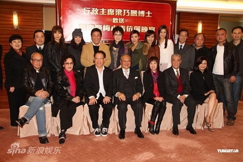 TVB Artists Attend Farewell Dinner for Producers Mui Siu Ching and Lau Kar Ho thumbnail