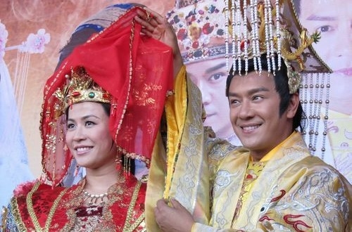 Jessica Hsuan and Benny Chan Portray Lovers in “Love Amongst War” thumbnail