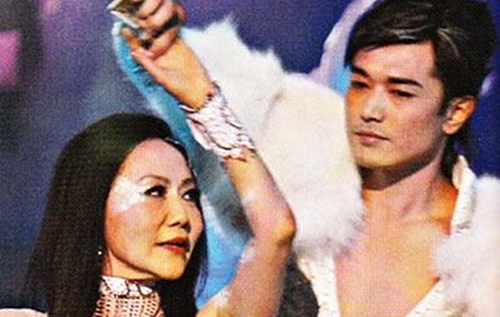 Stephen Huynh Dating 63-Year-Old Woman for Money? thumbnail