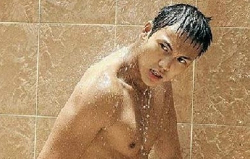 William Chan, Daniel Wu, and Stephen Fung Deny Posing for Rich Businessman thumbnail