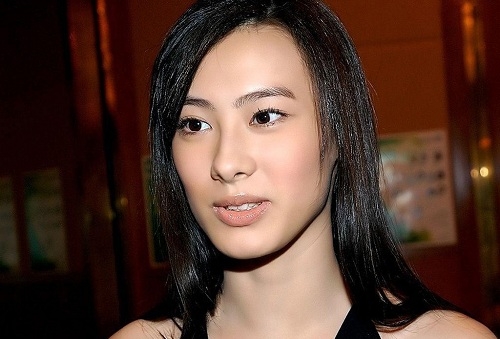 Isabella Leong Spotted with Mysterious Lover in Paris thumbnail