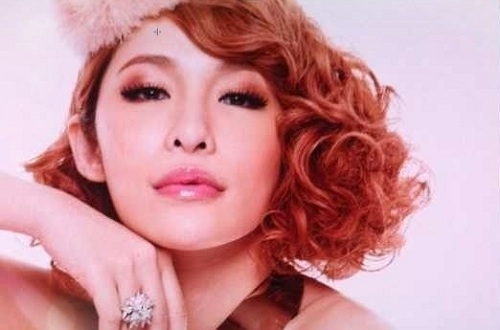 Elva Hsiao Rests Hand on Kai Ko’s Thighs thumbnail