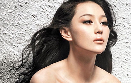 Viann Zhang Washes Away “RON” Tattoo In Tears thumbnail