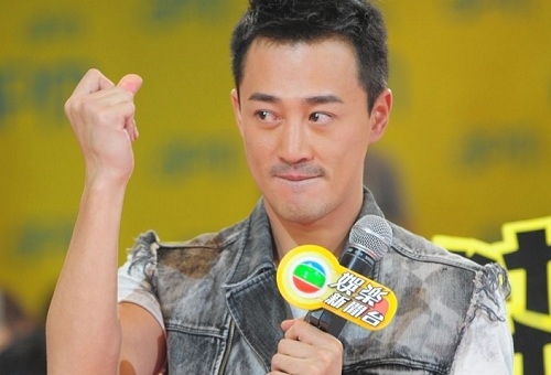 Raymond Lam Juggles 3 Women at the Same Time? thumbnail