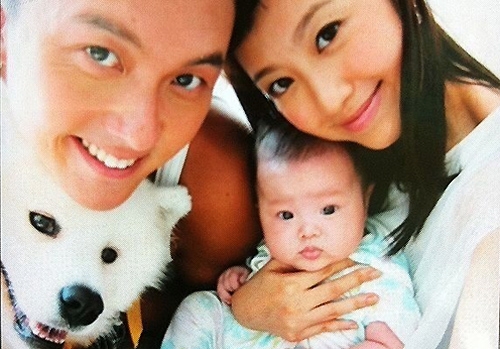 Vincent Wong and Yoyo Chen Throw 100th Day Banquet for Daughter thumbnail