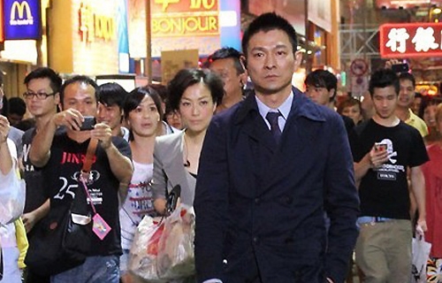 Andy Lau and Sammi Cheng Mobbed While Filming “Blind Detective” thumbnail
