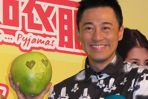 Raymond Lam and Karena Ng Appear Awkward at “Love is…Pyjamas” Press Conference thumbnail