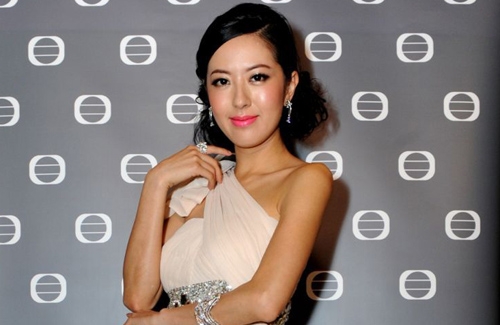 Natalie Tong is a Traitor in “Rosy Business 3” thumbnail