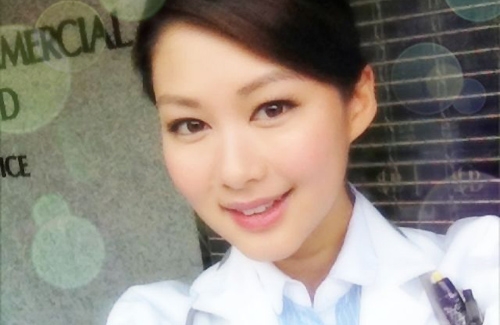Eliza Sam Does Not Respond to Virginity Question thumbnail