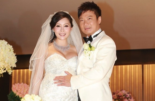 Celebrity Weddings: Angela Tong and Chin Kar Lok’s Wedding Banquet thumbnail