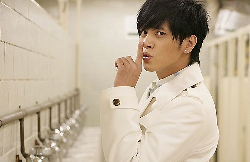 Show Luo Responds to Incest Rumors with His Mother thumbnail