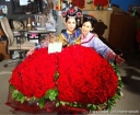 Jessica Hsuan Receives 1,000 Roses on 40th Birthday thumbnail