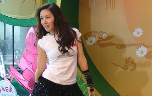 Selena Li Has Many Pursuers thumbnail
