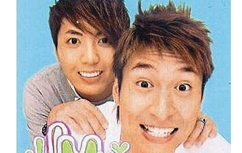 Charles Szeto’s Intimate Kissing Photo Sparks Gay Rumors thumbnail