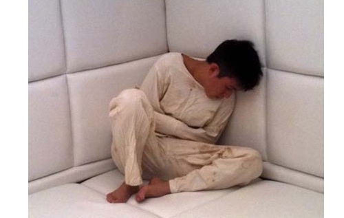 Edison Chen as Mental Patient in “Running” MV thumbnail