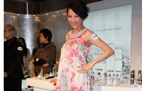 Heavily Pregnant Ada Choi Wears 5 Inch Heels thumbnail
