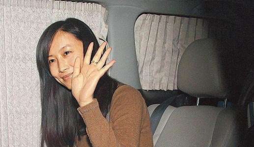 Fala Chen and Sit Sai Hang Wearing Matching Wedding Bands thumbnail