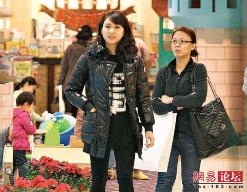 Gigi Lai’s Weight Balloons to 140 lbs While Chasing Baby Boy! thumbnail