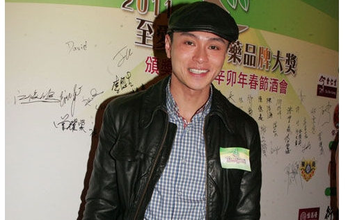 Raymond Wong’s Wife to Give Birth Anytime thumbnail