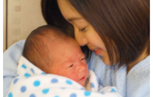 Leila Tong’s Reveals Photo of Son thumbnail