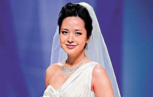 Sonija Kwok’s Bloated Figure Spurs Pregnancy Rumors thumbnail
