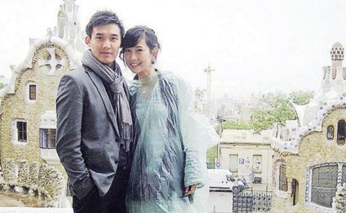 Celebrity Weddings: 40-Year-Old Nnadia Chan Married 32-Year-Old Zhang Duo thumbnail