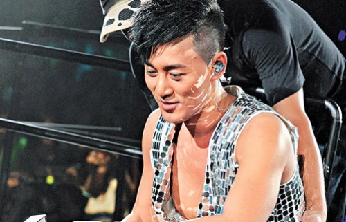 Raymond Lam’s Hong Kong Coliseum Concert; Unafraid Mavis Pan Would Ruin Event thumbnail