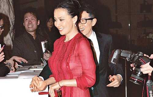 Carina Lau Denies Finding Surrogate Mother thumbnail
