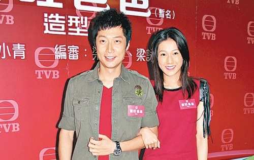 Steven Ma Acts As Filming Assistant to Linda Chung thumbnail