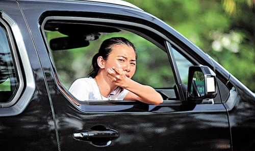 Yoyo Mung On Verge Of Crying After Car Accident thumbnail