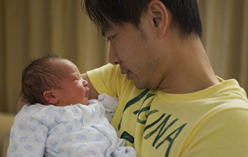 Hacken Lee Welcomes Birth of Second Son thumbnail