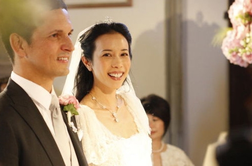 Celebrity Weddings: Karen Mok and Johannes thumbnail