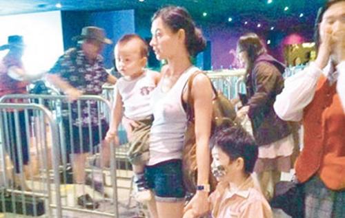 Cecilia Cheung Rushes Home to Spend Day With Two Sons at Disneyland thumbnail
