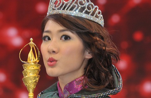 Gloria Tang Wins Miss Chinese International 2013 – JayneStars.com