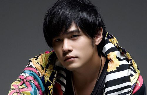 Jay Chou Forced to Sleep While Sitting Up Due to Spinal Disease