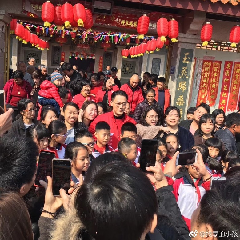 Raymond Lam Brings Girlfriend, Carina Zhang, Back to Hometown