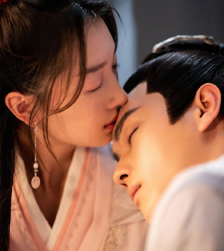 Zhou Dongyu and Xu Kai Show Promising Chemistry in “Ancient Love