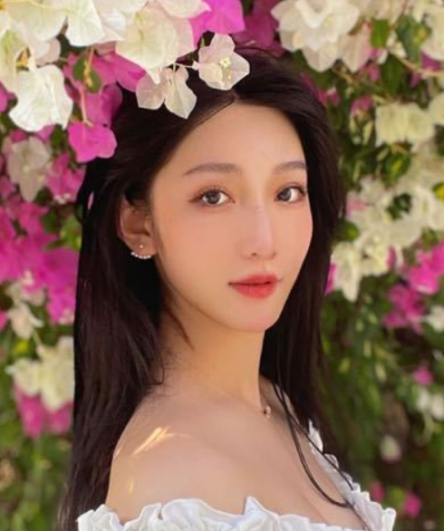38jiejie  三八姐姐｜Luna Qin Recounts Being Bullied and Getting Hate Messages  on Two Year Anniversary of Dating Rumors with Kris Wu