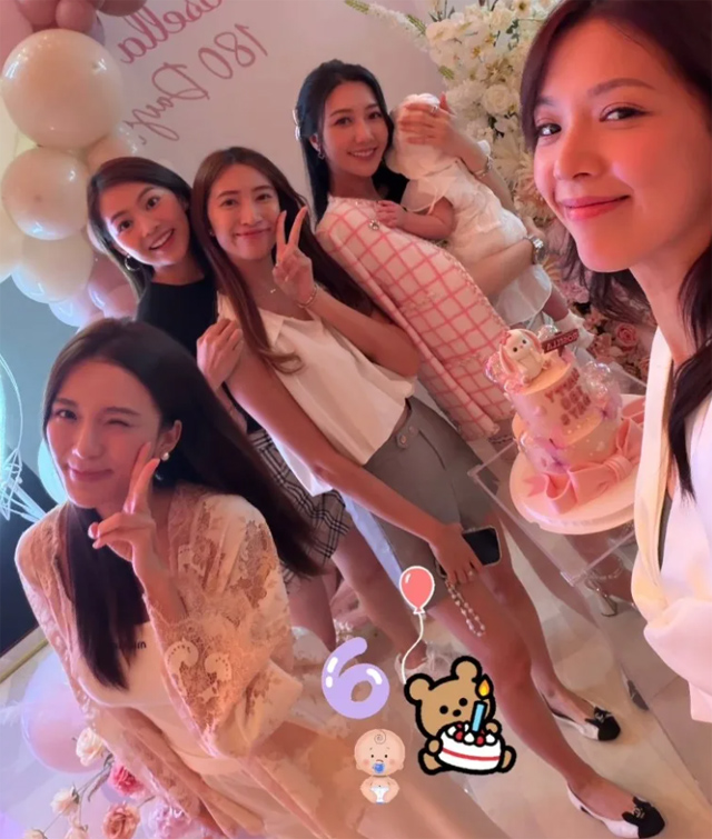 Regina Hồ trong tiệc mừng